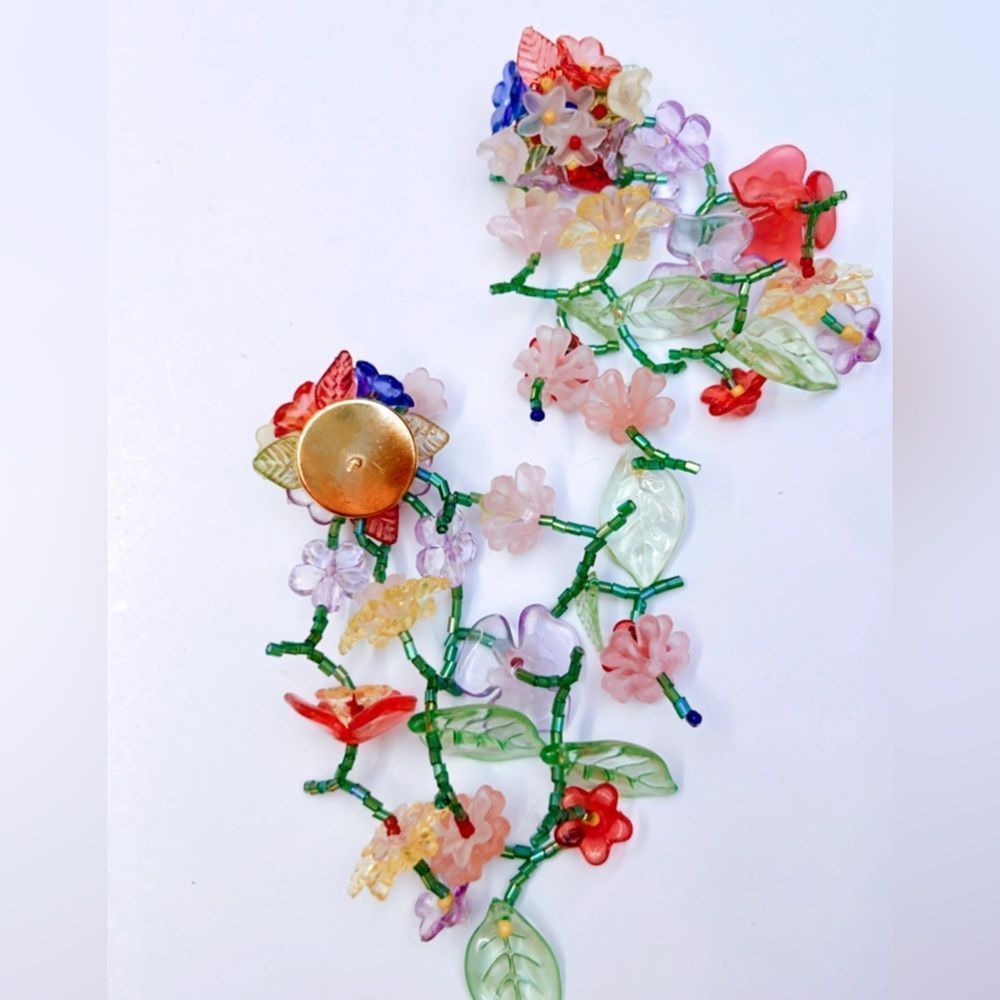 Beaded flower dangle earrings A126 - Picture 4 of 6